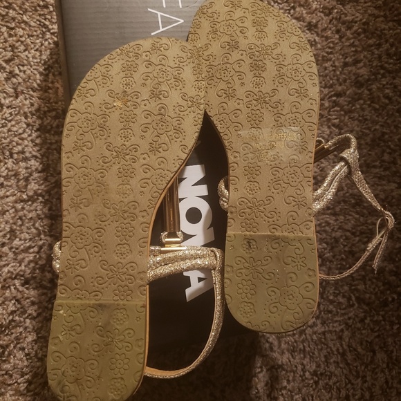 Gold sandals - Picture 3 of 3